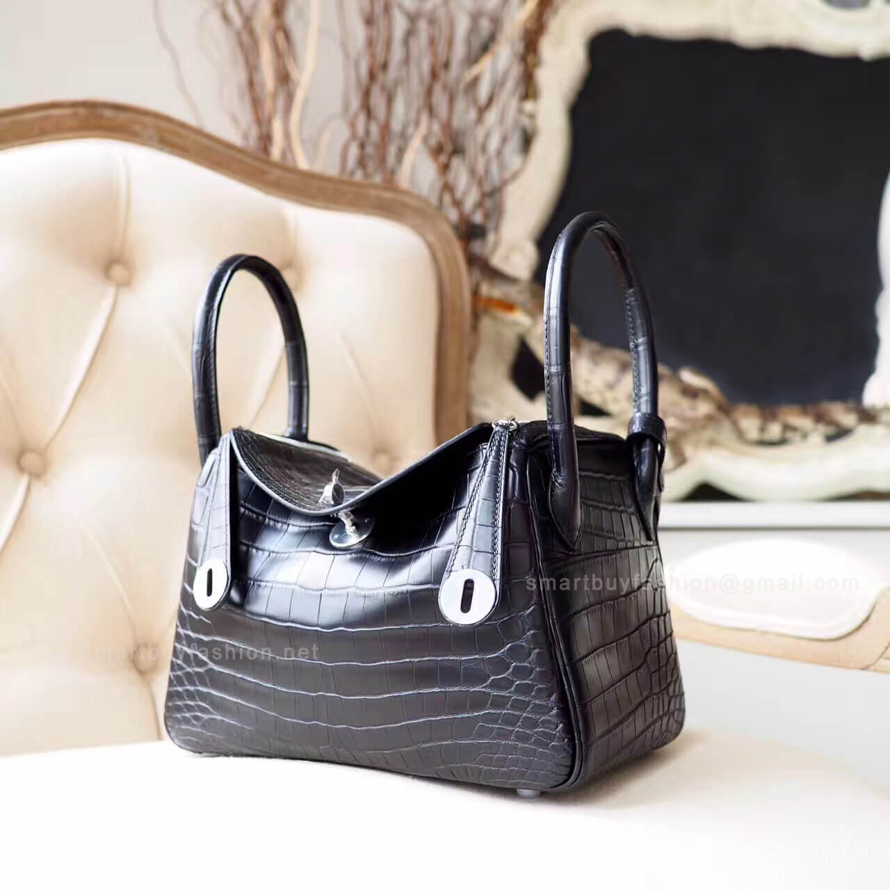 Hermes Lindy 26 Bag in ck89 Noir Matte Alligator PHW